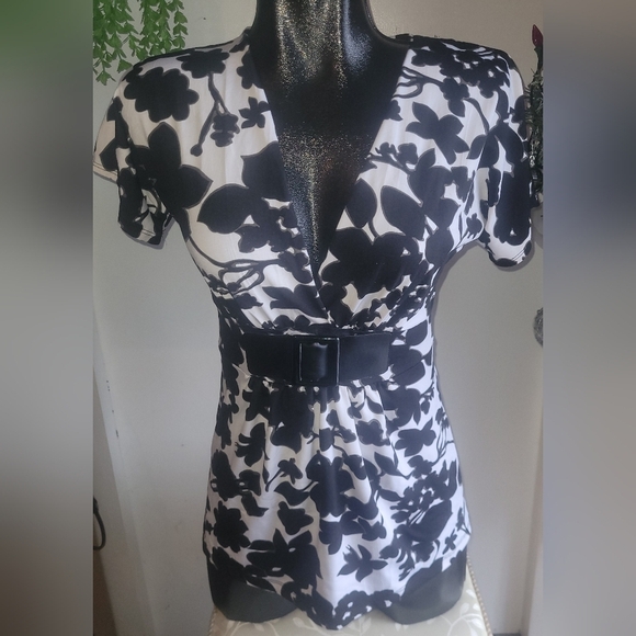 Fmx Short Sleeve White and Black Floral Pattern Top - Picture 1 of 6